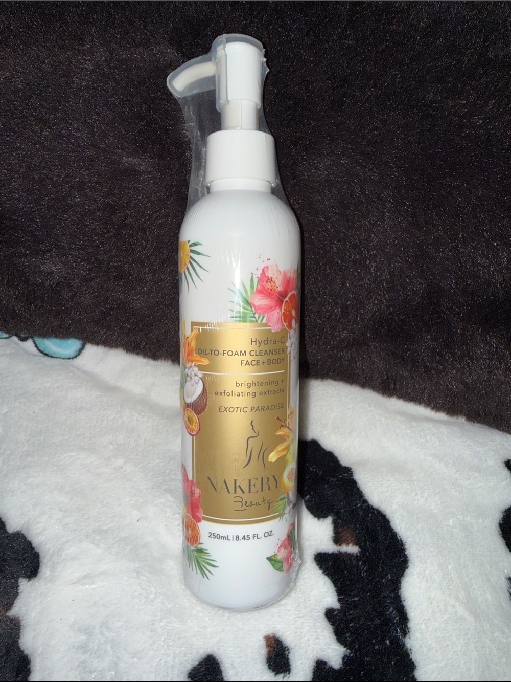 Nakery Beauty Hydra-C Oil-to-Foam Cleanser - White